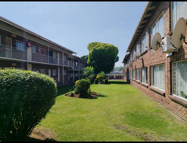 2 BEDROOM FLAT FOR SALE IN KEMPTON PARK EXT 5